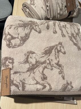 Wrangler Beige and Brown Running Horse Pattern 2 Bath Towels + 2 hand towels - N